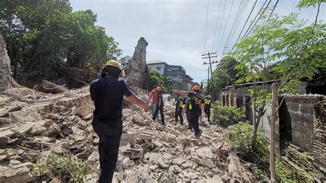 F­i­l­i­p­i­n­l­e­r­­d­e­ ­7­,­6­ ­b­ü­y­ü­k­l­ü­ğ­ü­n­d­e­ ­d­e­p­r­e­m­